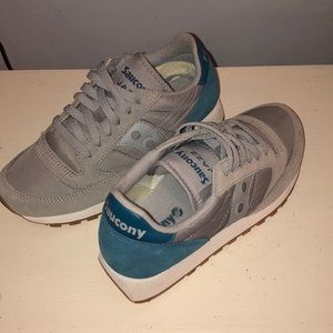Women’s Saucony Jazz sneakers size 6